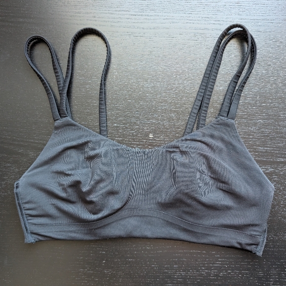 Lululemon Like a Cloud Bra *Light Support, B/C Cup in Black - Picture 4 of 7